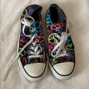 Size 7 patterned converse